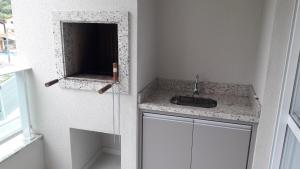 Florianópolis Canasvieiras Apartamento inteiro 3 quartos com ar piscina playground 2 garagens