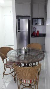 Florianópolis Canasvieiras Apartamento inteiro 3 quartos com ar piscina playground 2 garagens