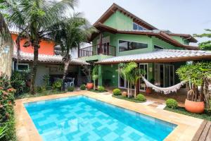 CHARMOSA CASA EM CONDO A 01 QUADRA DA PRAIA DO SAPE UBATUBA com churrasqueira, forno pizza, wifi