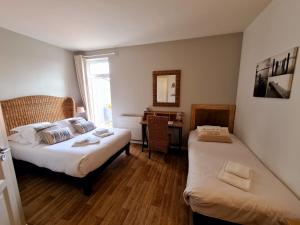 Hotels Logis Hotel La Chaize : photos des chambres