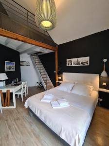 Hotels Logis Hotel La Chaize : photos des chambres