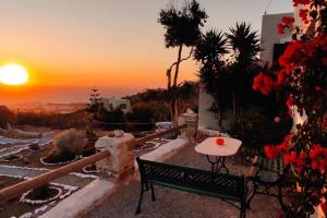 Zephyrus Sunset House. Amazing View and Privacy! Naxos Greece