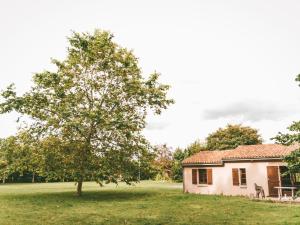 Modern holiday home with dishwasher, in natural region