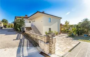 2 Bedroom Awesome Apartment In Lucija - 路次亚