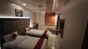 Hotel Ozas Grand - Rāmnagar