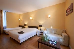 Hotels Logis Belle Rive : Chambre Triple