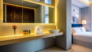 PIER 57 - 509 Unique 2 BR Condo Romantic Zone