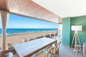 Three-Bedroom Apartment room in Ag Bermudas Premium