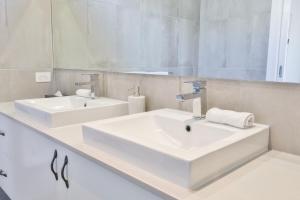 Indulge Luxury Homes - Dockside Marina