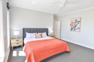 Indulge Luxury Homes - Dockside Marina