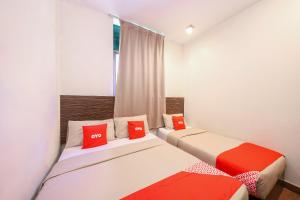 Superior Suite room in OYO 108 Golden Palace Hotel