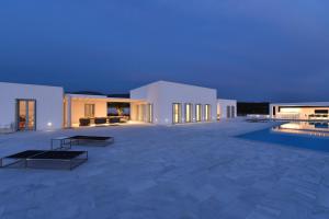 Villa Skoglund, One Of a Kind, discreet luxury Paros Greece