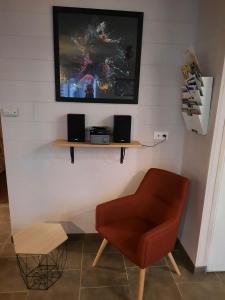 Entre Lacs Et Montagnes , Maison 3 chambres, terrain, lits préparés, parking et ménage inclus, accès autonome possible à toute heure