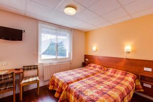 Hotels Logis Hotel Belle Vue : Chambre Familiale