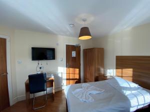 Triple Room room in Wendover Arms Hotel