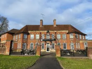 Wendover Arms Hotel - Bourne End