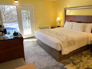 Cascades Inn