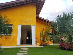 BELA CASA TERREA PRAIA LAGOINHA, UBATUBA com piscina, Ar condicionado, churrasqueira, forno a lenha, wifi