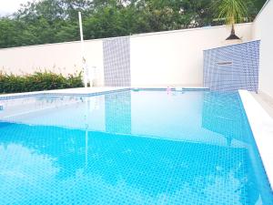 BELA CASA TERREA PRAIA LAGOINHA, UBATUBA com piscina, Ar condicionado, churrasqueira, forno a lenha, wifi