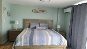 Beautiful remodeled condominiun with an impecable view to the beach and city avenues walk distance to the beach