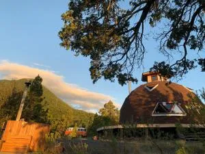 Domo Conguillio Conecta con tu energía sagrada junto al Salto Truful Truful con una vista majestuosa que podrás disfrutar en una tinaja Una experiencia que alineará tu espíritu y tu energía interior Vívelo - Rumiñano