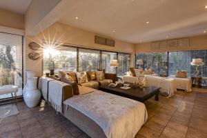 Vaal River YOLO Spaces - Vaal River Bush Villa
