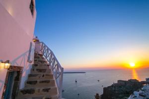 Kastro Oia Houses Santorini Greece