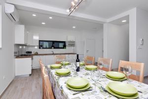 Villa Maslina with heated Pool