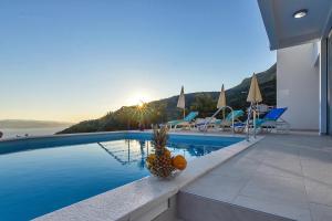 Villa Maslina with heated Pool