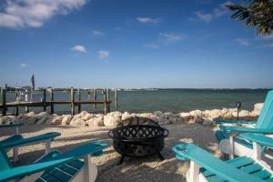 Four-Bedroom Holiday Home room in Ocean's Paradise 4bed/3bath open water views with private pool hot tub & dockage