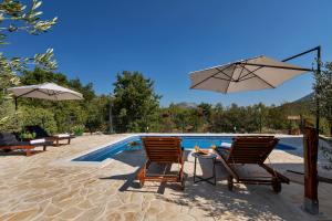 Villa Melita - Heated pool, Speed Internet within Nature Park