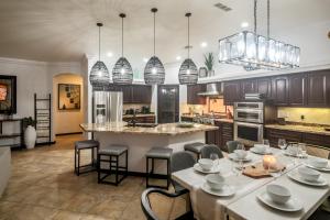 VIEWS! Luxury Lake Home W Pool, Spa & Fire Pit!