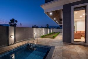 StayVistas Hillside Cove - Mountain-View Villa with Plunge Pool & Kids Zone