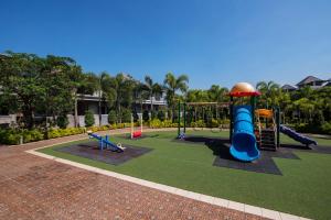 StayVistas Hillside Cove - Mountain-View Villa with Plunge Pool & Kids Zone