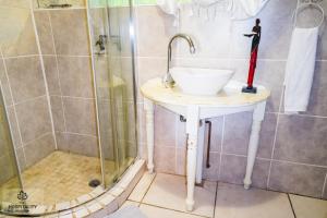 Snooze-A-Lot Guesthouse