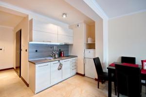 Tęczowe Wzgórze Apartament Rubinowy