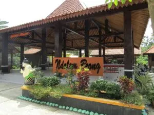 Penginapan Wardi Syariah Borobudur by Ndalem Beong - 马格朗