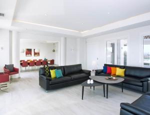 Extravagant 8 BDRM Villa In Marbella, Beachside