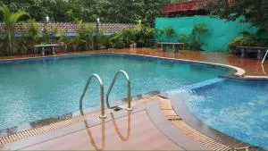 Southern universal farm house and swimming pool - Vānūr