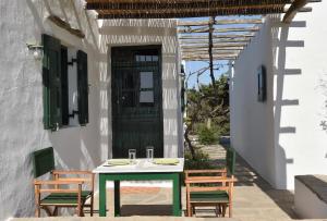 Santa Maria Studio 5 mins from the beach Paros Greece