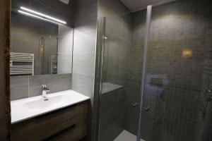 ODYSSEE B203 Vaste appartement en vieux bois sur les pistes, vue panoramique