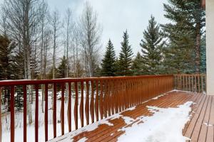 Five Bedroom House room in Cascade Village Area 5 bed 4 bath Walk to lift!