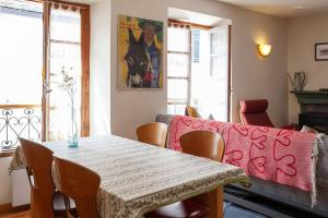 Appartements Sunny 1-Bed apartment in lovely mountain village : photos des chambres
