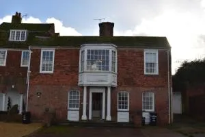 Whitefriars, Rye - central location with parking for 3 cars - large family home - Playden Whitefriars, Rye - central location with parking for 3 cars - large family home - Playden