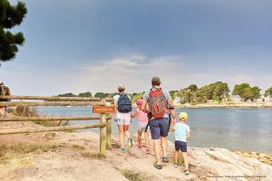 Maisons de vacances Belle longere en campagne a Larmor Baden : photos des chambres