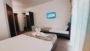 Classic Triple Room room in Beloe Solntse Hotel
