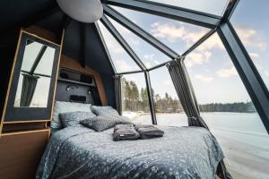 Arctic Lake Experience Oulujärvi Igloos
