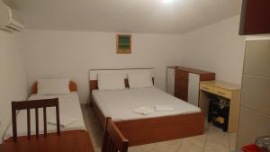 Studio with Terrace room in Apartments by the sea Brist Makarska - 15443