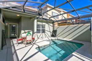 Five-Bedroom Townhouse room in 5 Bed 4 Bath Town Home With South Facing Pool townhouse