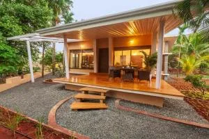 StayVista's Green Grove - A Modern Mountain-View Retreat with Lush Lawn - Trimbak